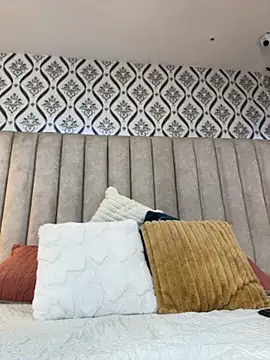 chiarabonds online show from June 13, 9:24 pm