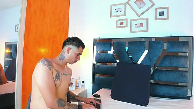 Snapshot of Irina_and_Max chatting on July 8, 8:13 pm Irina and Max online show from July 8, 8:13 pm