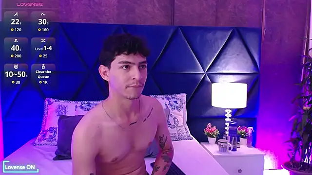 Logan Woods online show from February 11, 2:33 pm