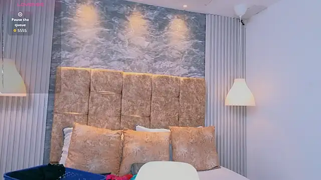 zoe hugeboobs online show from March 14, 11:48 am