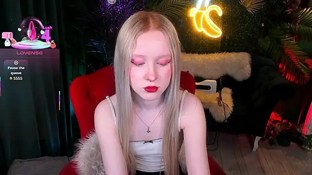 Sia Hart online show from February 26, 6:07 pm