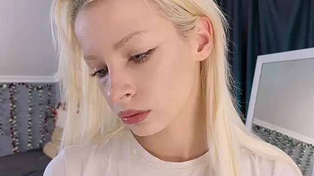 Naomi Demio online show from July 9, 1:04 pm