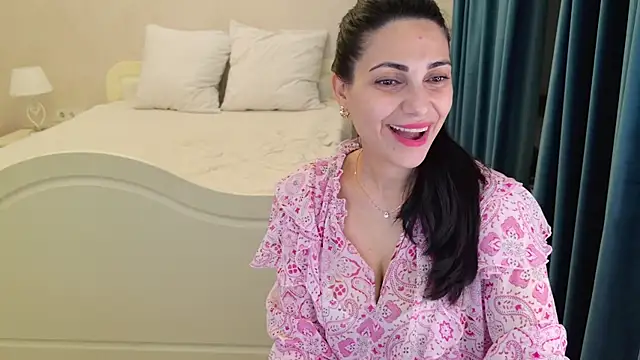 Snapshot of LovelyBeatrice chatting on July 3, 7:20 pm LovelyBeatrice online show from July 3, 7:20 pm