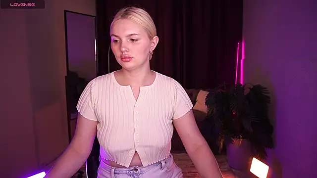 AmeliaWeells online show from April 25, 3:53 am