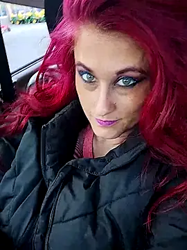 BusyB1983 online show from April 21, 1:06 pm