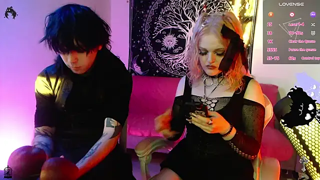 Snapshot of CrimsonVampCouple chatting on February 12, 3:18 pm CrimsonVampCouple online show from February 12, 3:18 pm