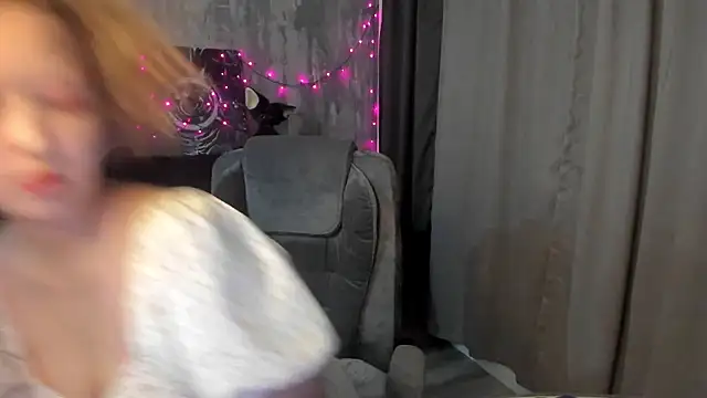 Snapshot of Senya_Sol chatting on June 21, 9:28 pm Senya Sol online show from June 21, 9:28 pm