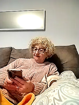 rosasuso online show from April 6, 7:15 pm