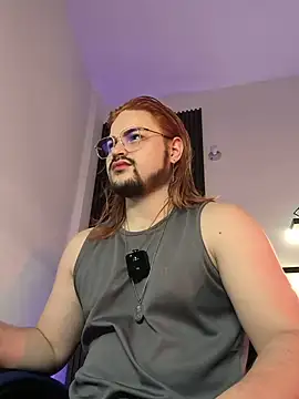 Derek Vow online show from August 5, 1:52 am
