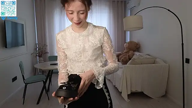 delorathecookiee online show from March 17, 7:23 am