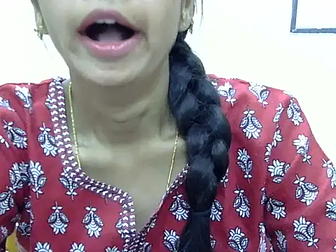 Snapshot of Kulsum_S chatting on May 6, 1:05 pm Kulsum S online show from May 6, 1:05 pm