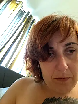Snapshot of Tiara_XOX chatting on August 4, 10:18 am Tiara XOX online show from August 4, 10:18 am