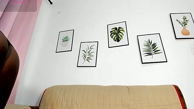 DomenicaW online show from February 11, 12:32 pm