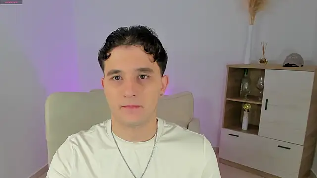 Massimo Fiore online show from February 7, 11:30 pm