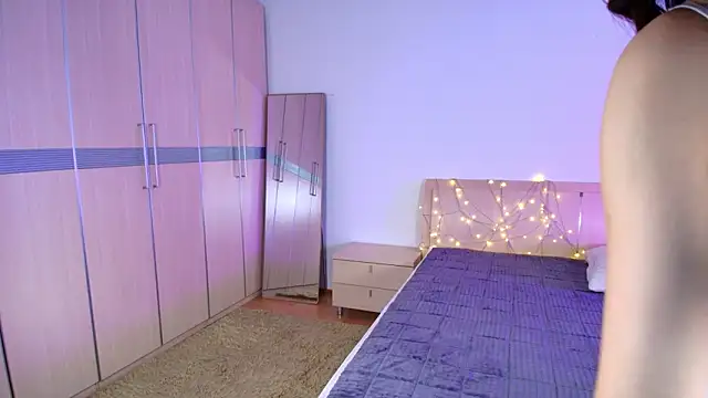 laumalove online show from March 18, 5:21 am