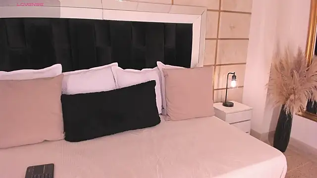 Crystal Rose   online show from July 17, 3:46 am