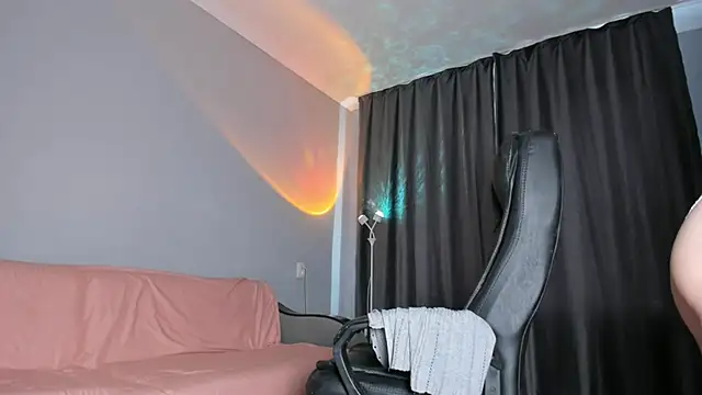 emy lovee online show from March 7, 4:31 am