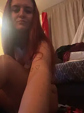 PoppySlut6999 online show from April 28, 9:09 pm
