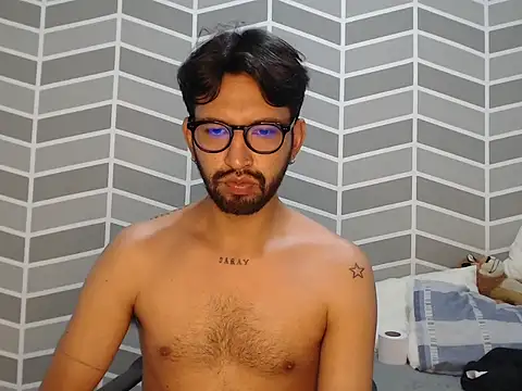 Snapshot of thomass1018 chatting on April 11, 2:16 am thomass1018 online show from April 11, 2:16 am