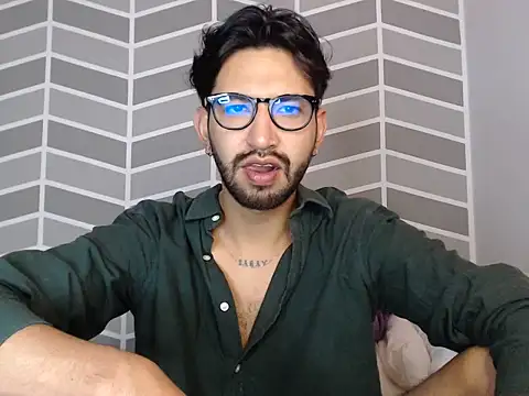 thomass1018 online show from May 31, 2:53 am