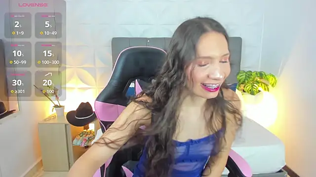 Snapshot of valeryn__rosse chatting on May 8, 2:06 am valeryn rosse online show from May 8, 2:06 am