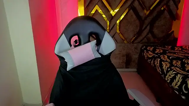 Luvienne online show from February 2, 6:50 pm