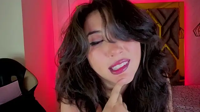 Luvienne online show from February 6, 7:28 pm