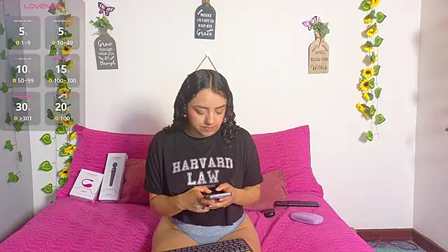 Snapshot of emiily_curly chatting on July 29, 12:25 pm emiily curly online show from July 29, 12:25 pm