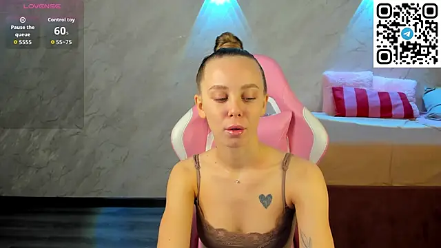 Snapshot of Tesssa_Young chatting on February 7, 12:58 am Tesssa Young online show from February 7, 12:58 am