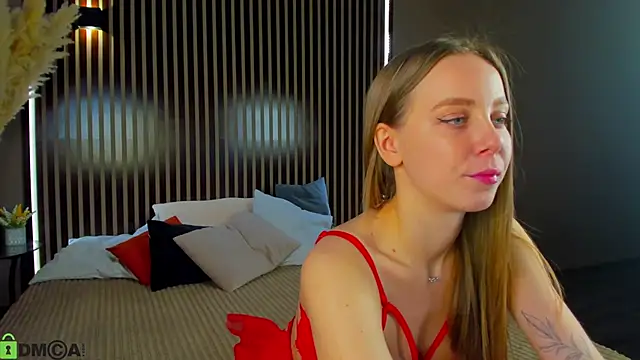 Snapshot of Tesssa_Young chatting on February 18, 12:17 am Tesssa Young online show from February 18, 12:17 am