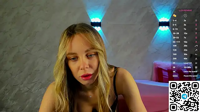 Snapshot of Tesssa_Young chatting on March 11, 1:00 am Tesssa Young online show from March 11, 1:00 am