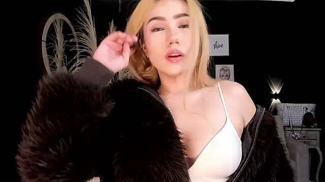 Isa cortes  online show from July 31, 1:54 pm