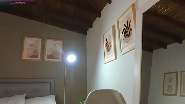 SalomeStorm  online show from April 27, 2:37 pm