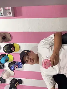 andresmahecha777 online show from March 15, 10:27 pm