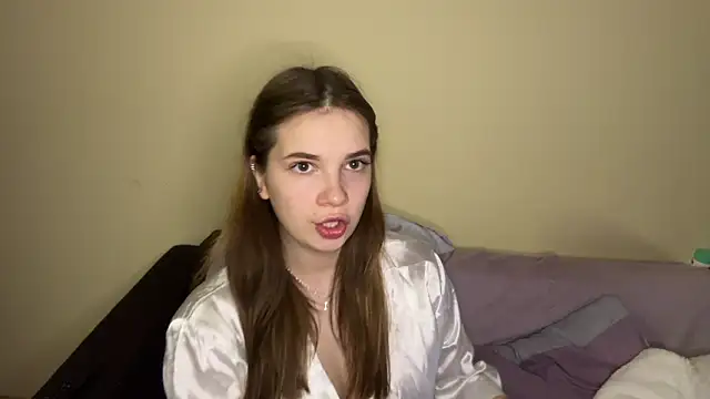 Snapshot of SoftIris_ chatting on February 18, 5:42 pm SoftIris online show from February 18, 5:42 pm