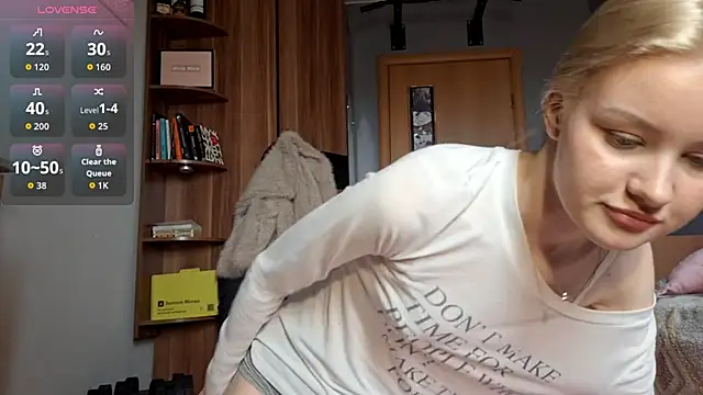 ChongTreece online show from April 25, 7:22 am