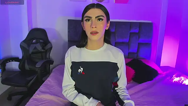 Isabella Moon9 online show from April 25, 12:30 pm