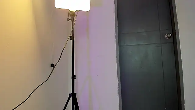 Snapshot of tammy_bensom1 chatting on June 24, 1:10 pm tammy bensom1 online show from June 24, 1:10 pm