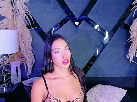 KylieWhitee online show from February 6, 6:07 am