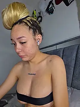 Snapshot of alaia_princess chatting on June 29, 11:27 pm alaia princess online show from June 29, 11:27 pm