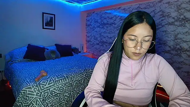 Camila IRoose online show from February 27, 10:10 pm