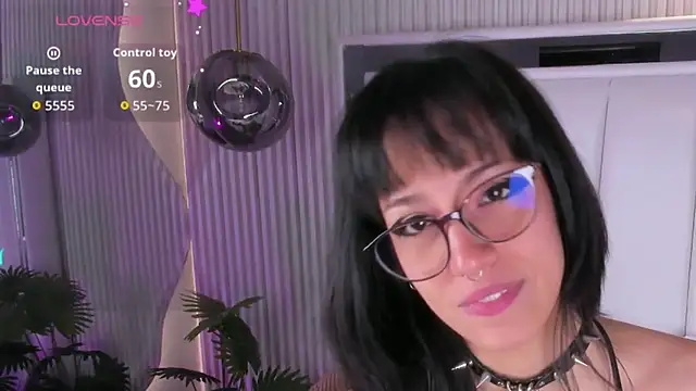 Snapshot of ViolettaColinss chatting on July 28, 12:48 pm ViolettaColinss online show from July 28, 12:48 pm