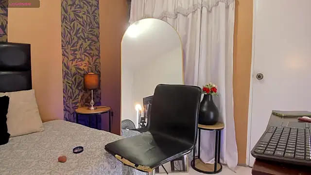 megara hott online show from February 16, 4:03 pm