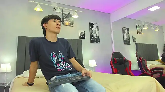 Raphael Nyon online show from March 15, 3:12 am