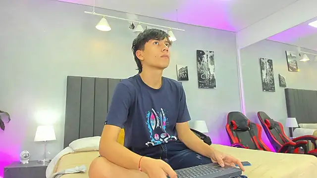 Raphael Nyon online show from March 17, 3:22 am