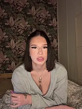 leannabbyy online show from March 13, 8:15 pm