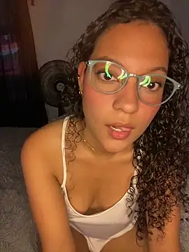 CristalXO online show from April 4, 4:04 pm