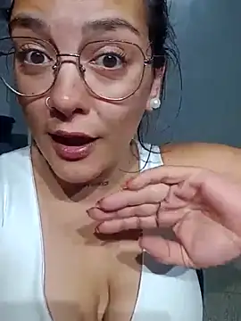 kuramaqueen online show from February 20, 6:26 am