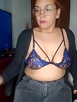 kuramaqueen online show from June 6, 3:22 am