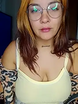 kuramaqueen online show from June 27, 1:43 am
